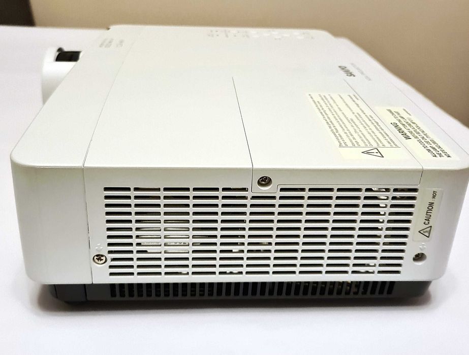 Proiector Sanyo PLC-XU301