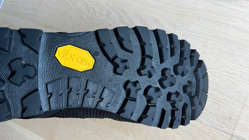 Bocanci CMP Moon Mid Waterproof - piele, impermeabil, talpa Vibram, 44