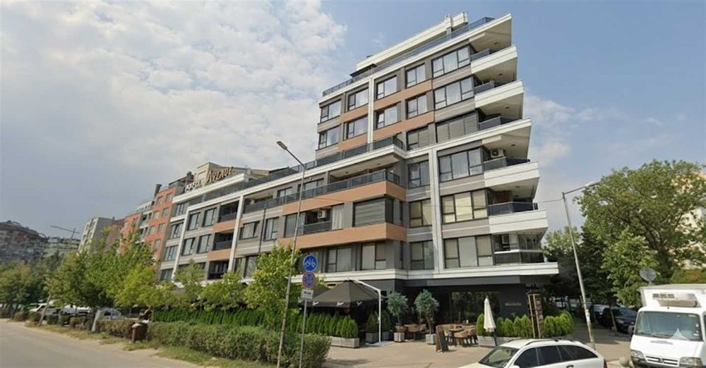 Многостаен апартамент, напълно обзаведен, до бъдеща метростанция