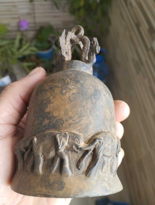 Старинен.  сатър