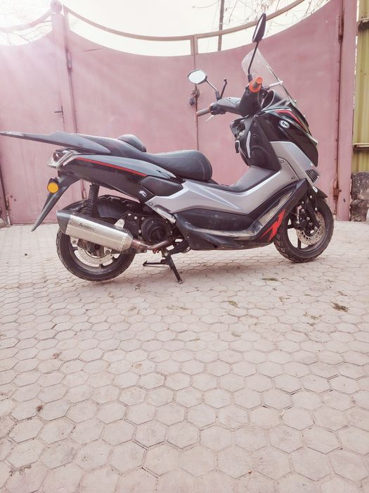 Продаю  N max мопед