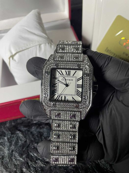 cartier iced out часовник