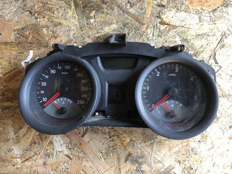 Ceasuri bord Renault Megane 2 8200399693 1.9 dci