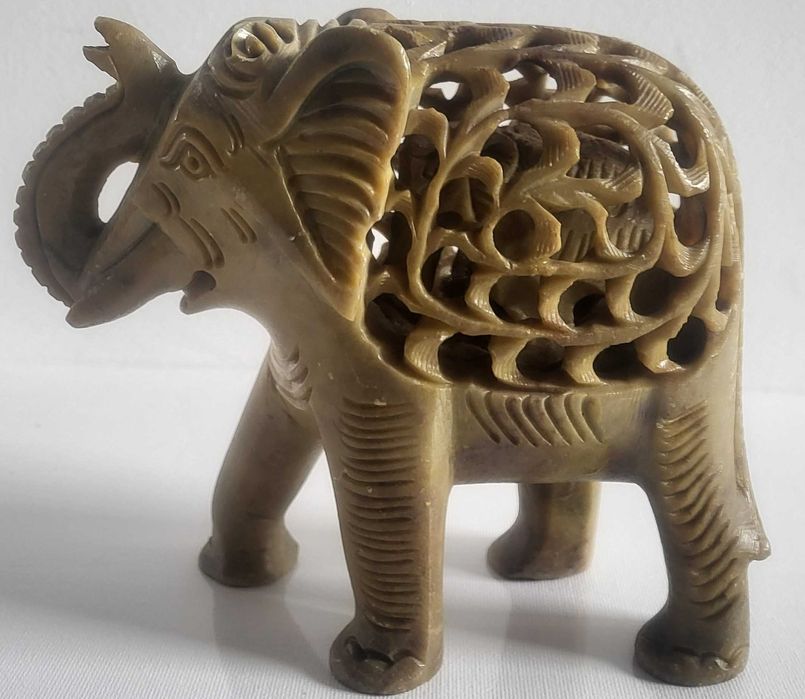 Set, turma de elefanti sculptati, perforati manual, din onix, Orient