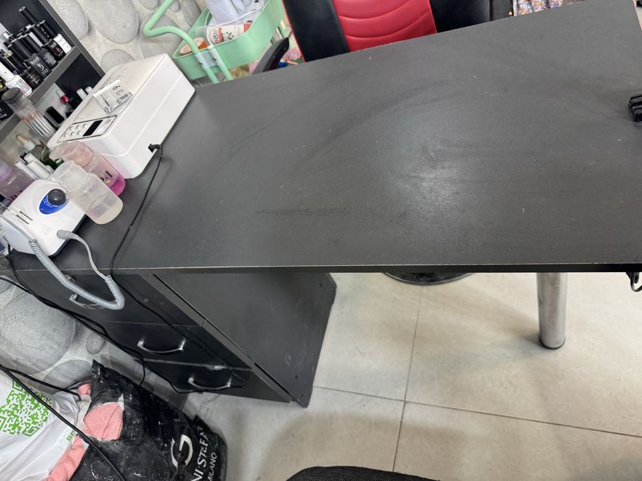 Goʻzalik saloni uchun mebel jihozlari holati zoʻr Tez va arzon narxda