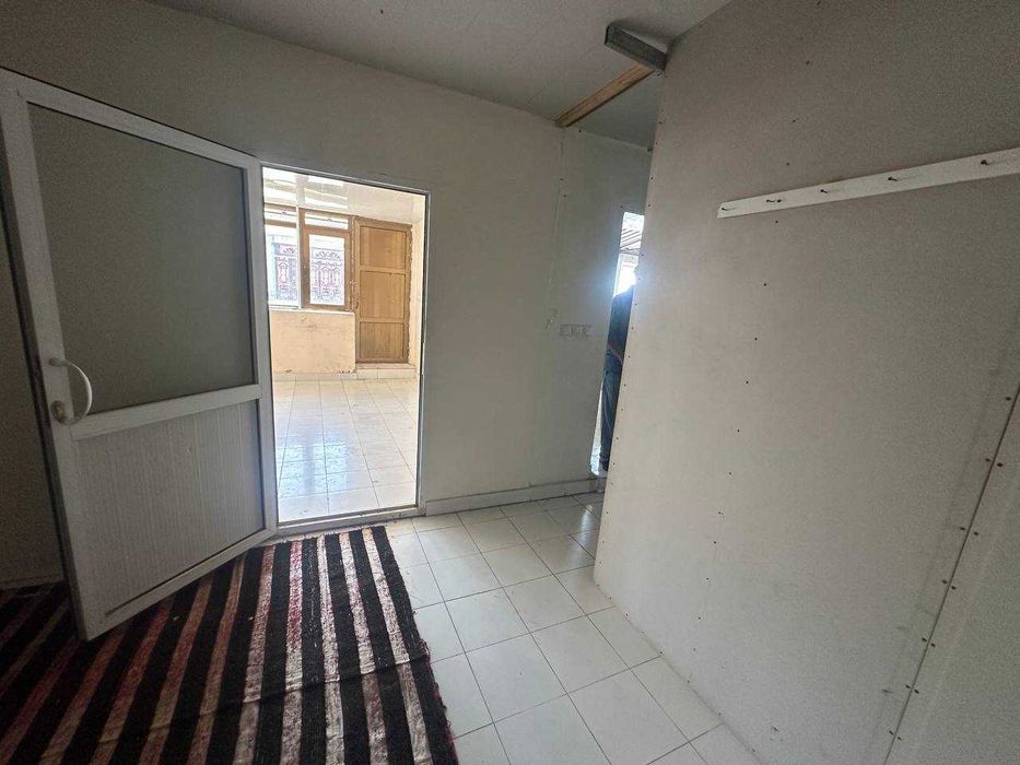 Здание под магазин и пекарню на оживлённой улице