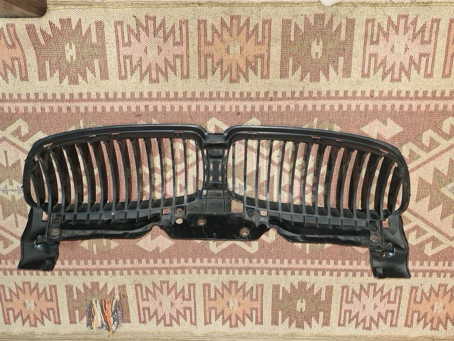 Grilă centrală (nări) BMW Seria 7 E65 / E66 (Pre-Facelift