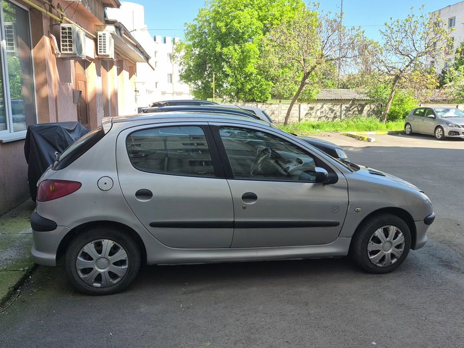Vând autoturism  PEUGEOT 206