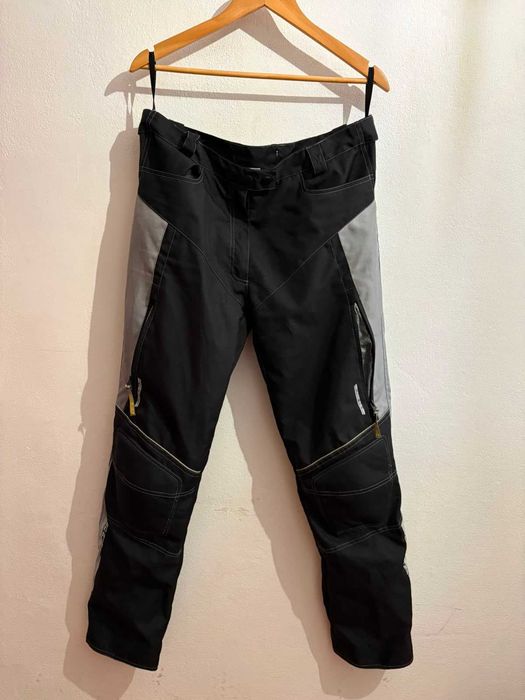 Pantaloni moto Polo Road in stare foarte buna, cu ventilatii si protectii genunchi, marimea M 40-42