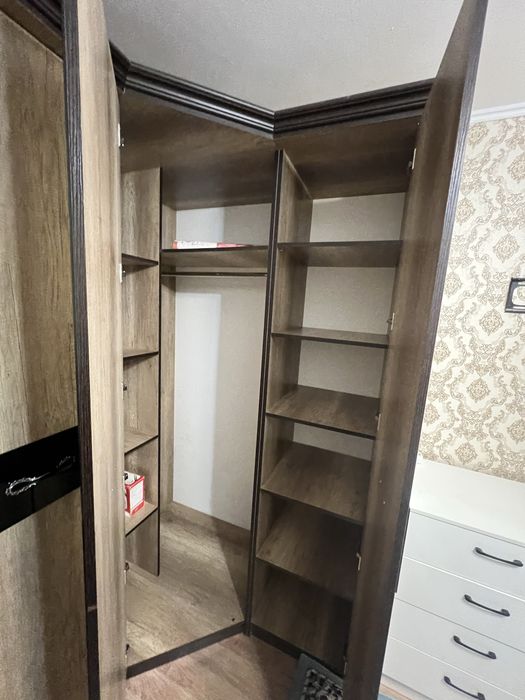 Продам шкаф угловой