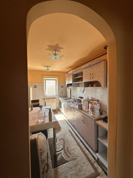 Apartament/2 bai, 4 camere,bucatarie.