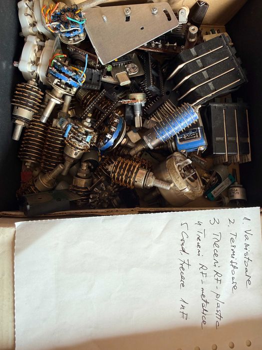 Vand piese electronice noi si second-hand