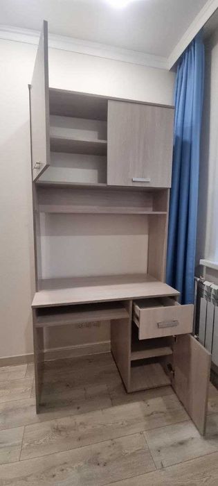 Стол и подростковая кровать
