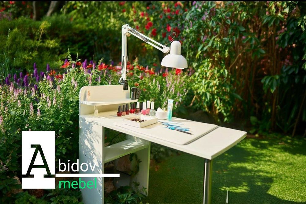 Современный и удобный стол для маникюрных работ 
- Современный и удобн