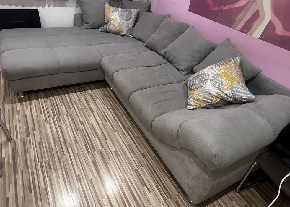 Ъглов диван с 8 меки възглавници