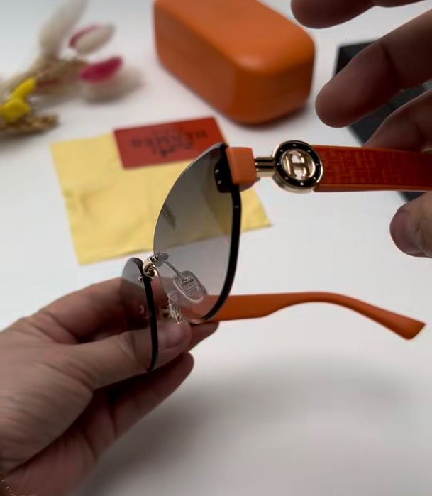 Очки солнцезащитные Hermes.