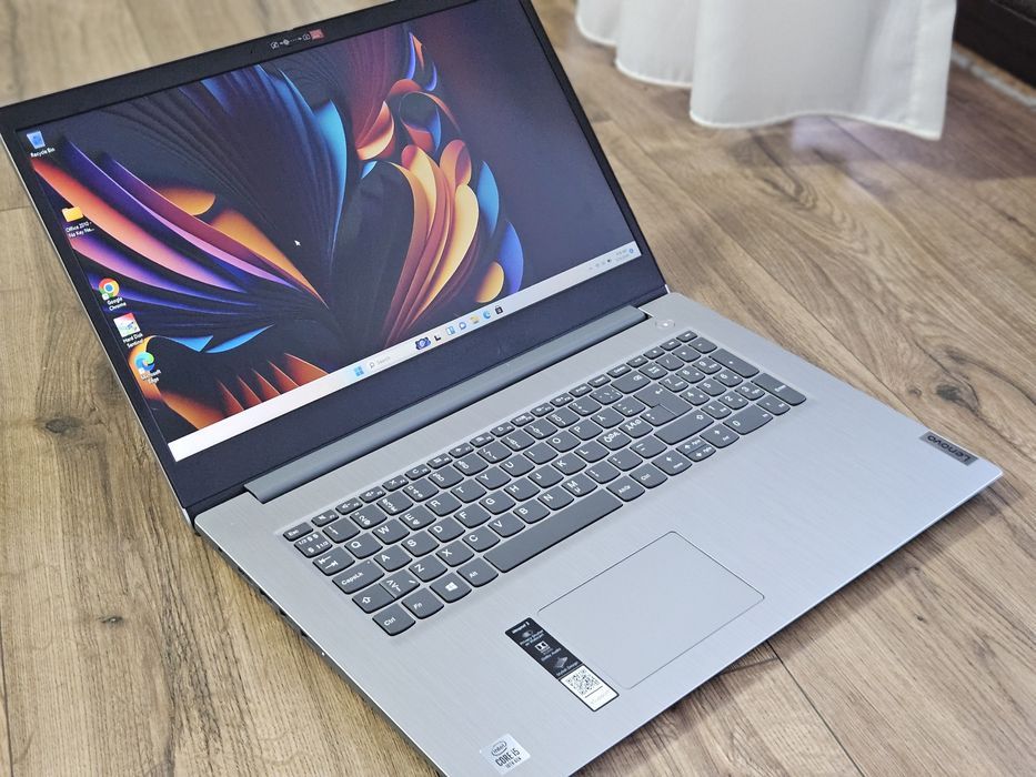 Laptop Lenovo Intel i5 generația 10, SSD 256GB PCIe 8GB DDR4, 17.3 LED