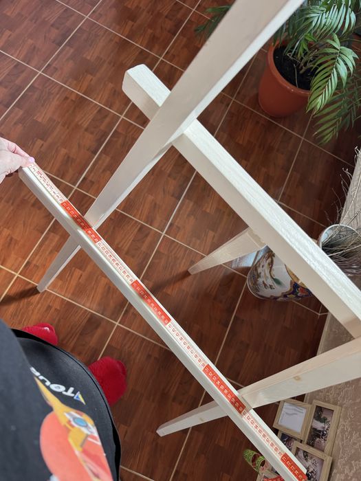 Sevalet din lemn vopsit