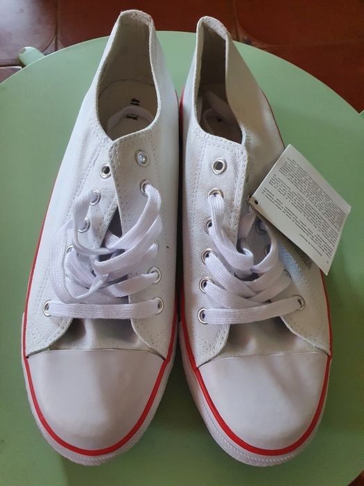 Tenisi nou nouti, nepurtati cu eticheta pentru femei, marimea 41
