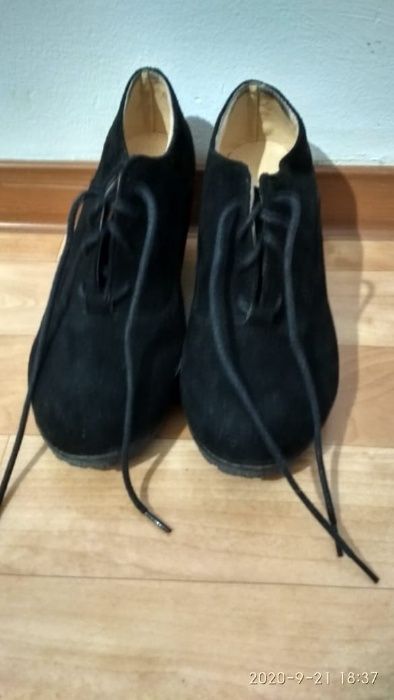 Продам замшевые туфли осенние