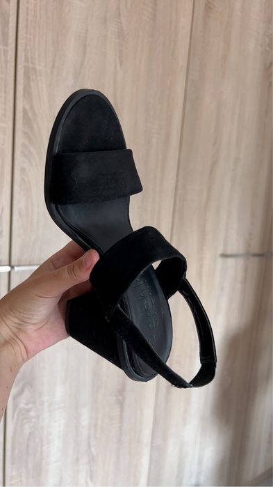 Sandale Bershka noi mar 37