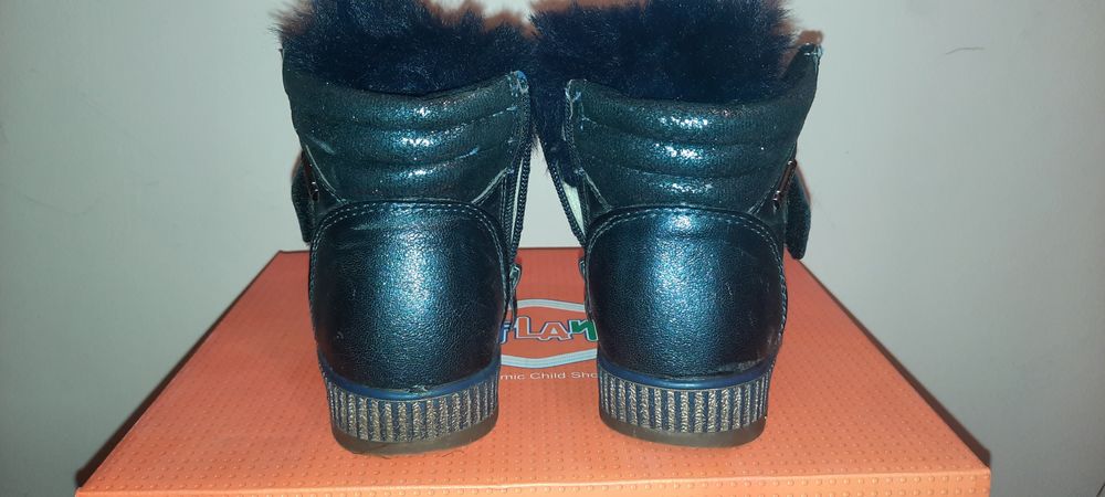 Ботинки на девочку 3-4 годика  осень-весна