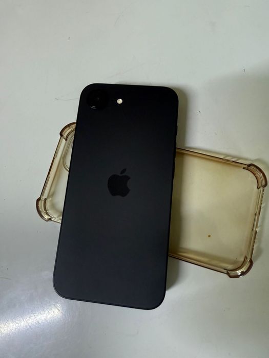 iPhone 16E в отличном состояний,