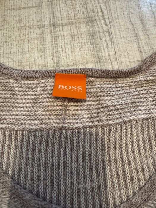 Продавам два пуловера на BOSS и BOSS orange