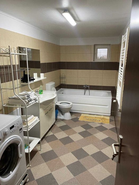 Inchiriez apartament cu 3 camere