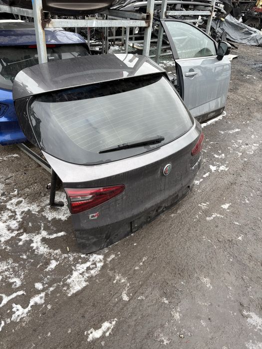 Капак заден Alfa Romeo Stelvio 2019год.