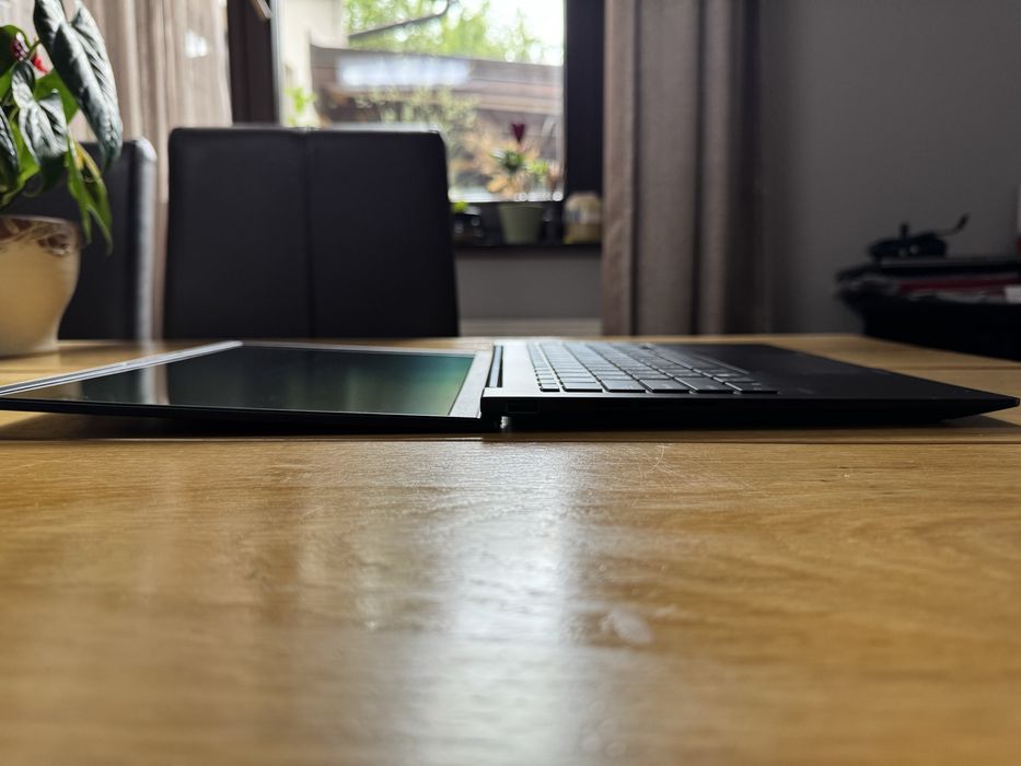 ASUS Zenbook 14 OLED UM3406H – stare excelentă