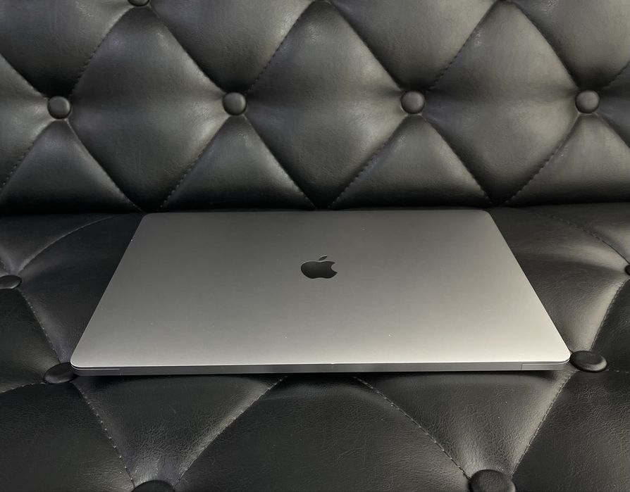 Apple MacBook Pro 2018 i7 16GB/256GB в хорошем состоянии