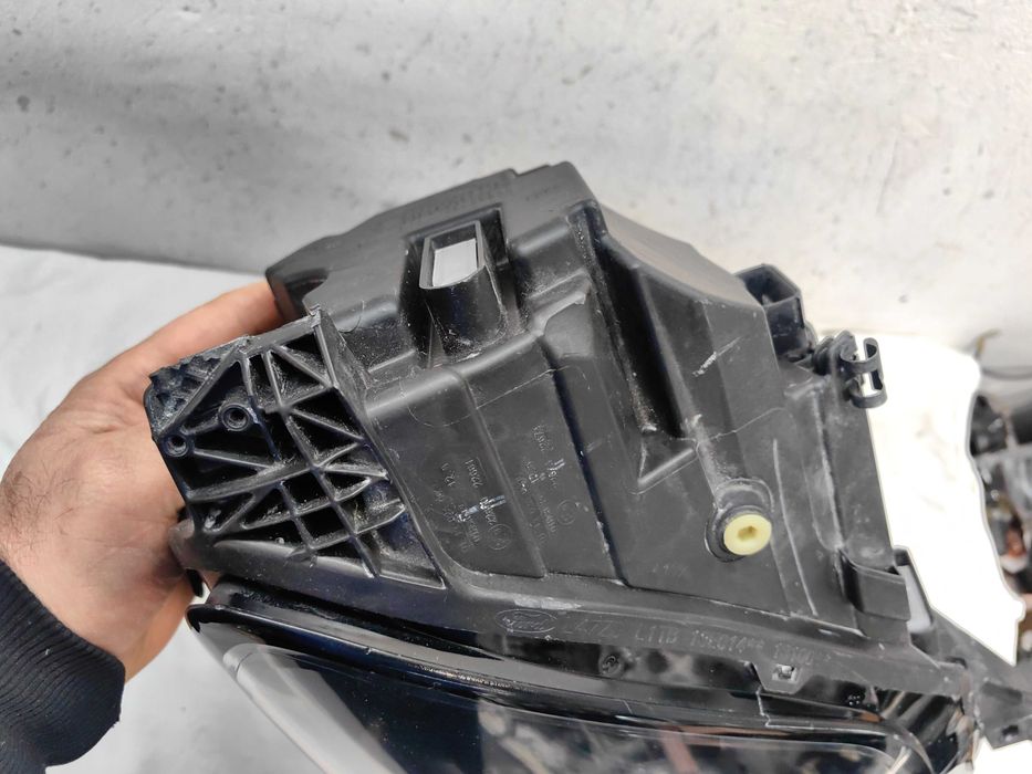 Оригинален фар Ляв Десен  Форд Пума  Ford Puma Led