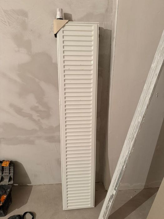 Батареи отопления новые с кранами