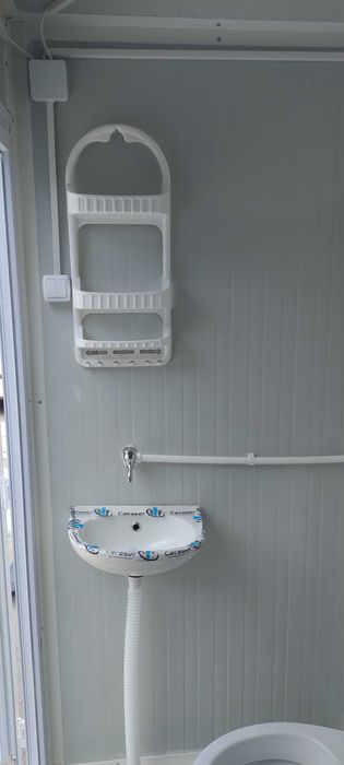 Мобилна тоалетна и Баня