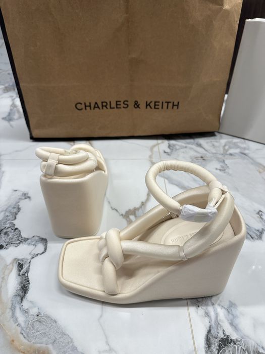 Босоножки ( сабо ) на танкетке