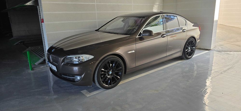 Vând BMW F 10 proprietar accept schimb cu model nou