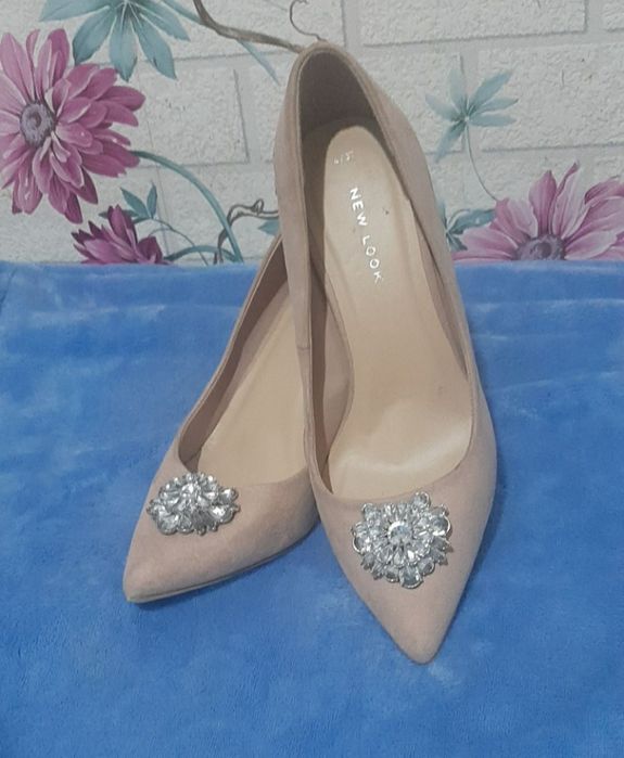 Изящные бежевые лодочки