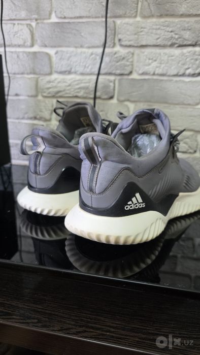 Оригинальные кроссы adidas