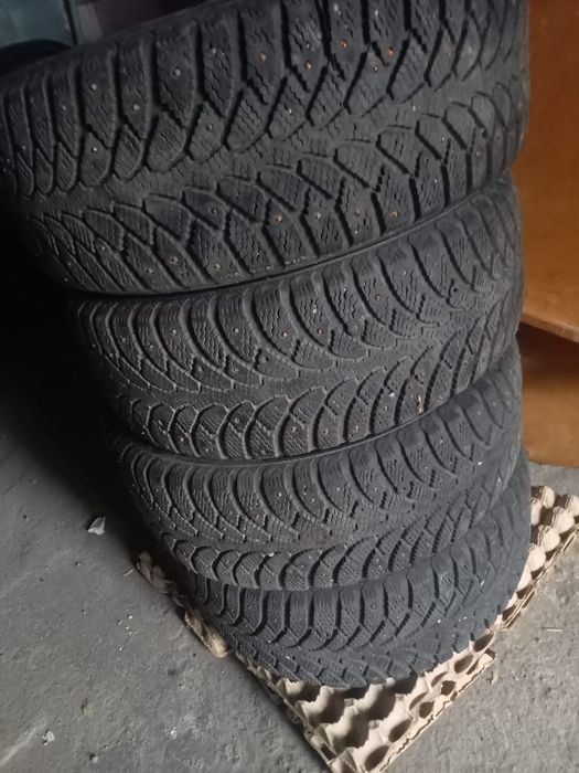 Зимние шины 215/55/16