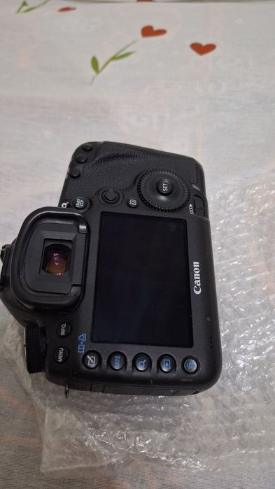 Canon 5D mark 3 body sotiladi yangi holatda