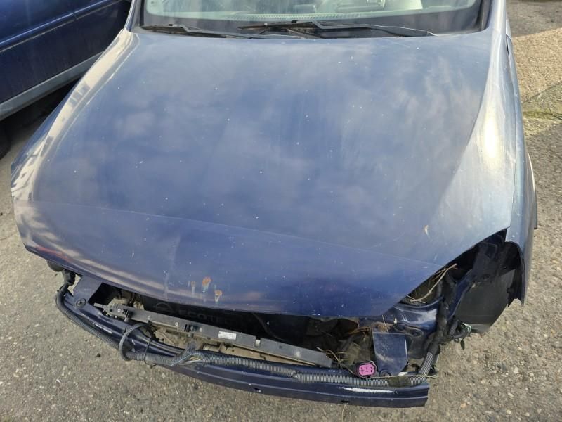 Capota motor cu defect Opel Combo C