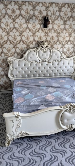 Продам двухспальную кровать