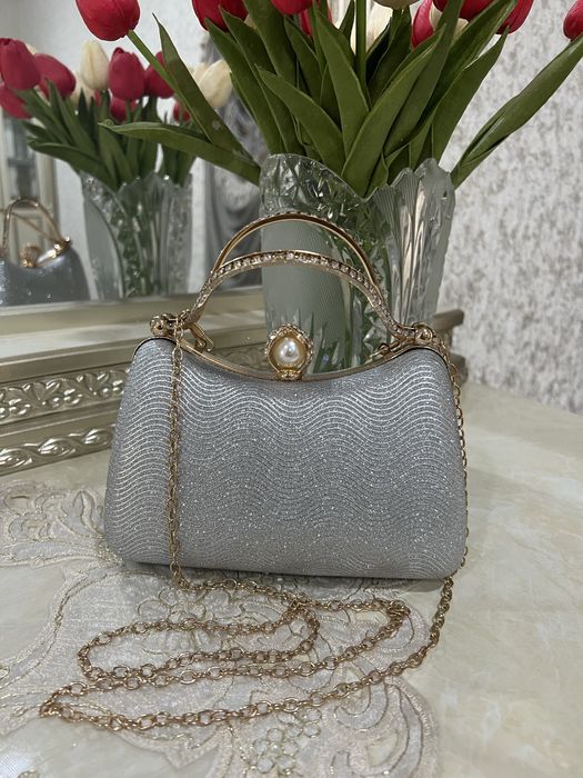 Сумка сифати аъло даражада товланиб туради