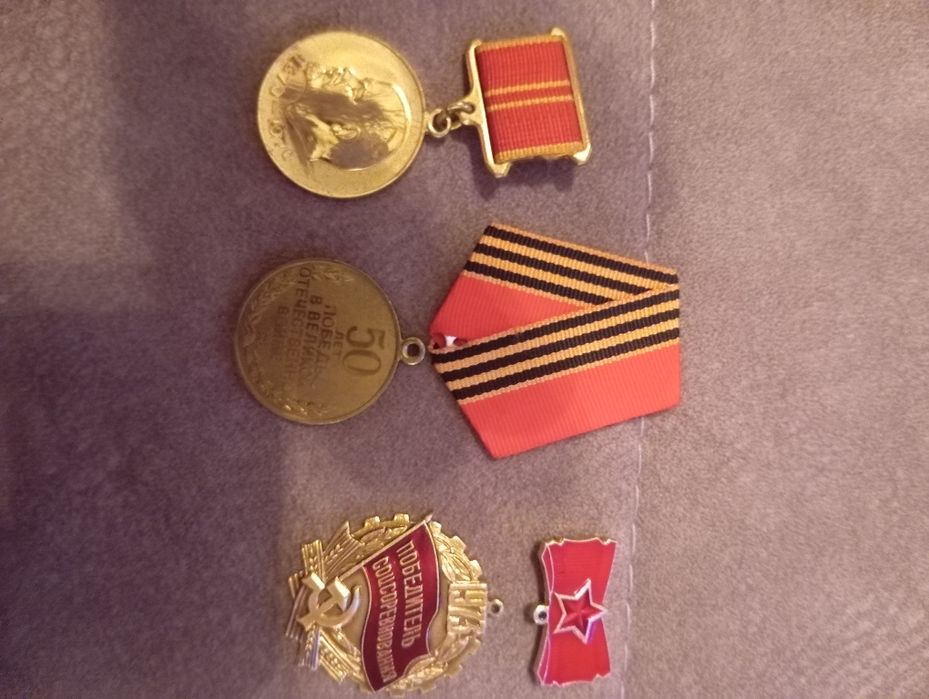 Медали , значки продам