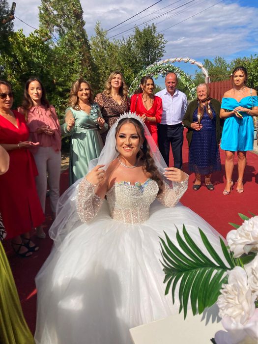 Rochie de mireasă + voal + cerc mare (9 cercuri)