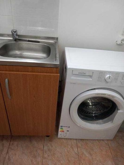 Închiriez cameră de cămin