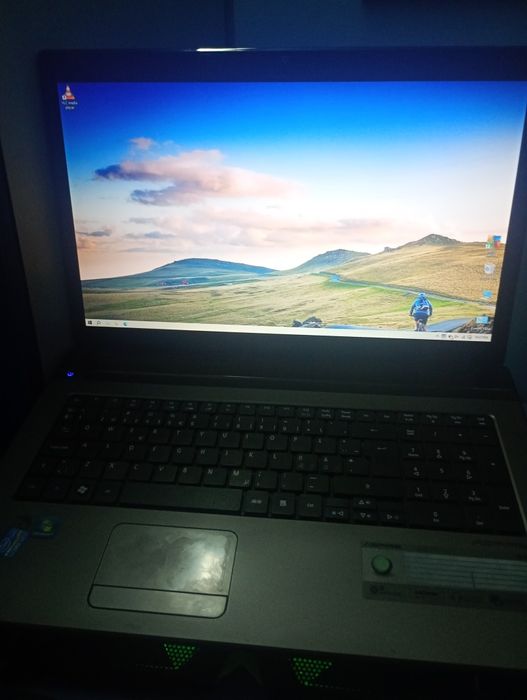 Vând Laptop Acer cu Cooling Fans