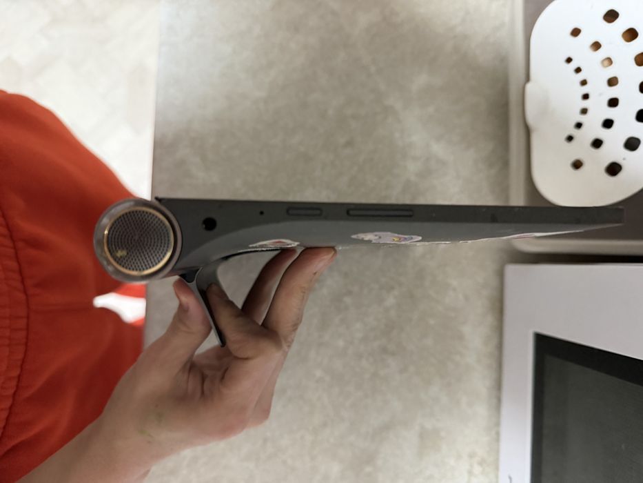 Планшет Lenovo YOGO