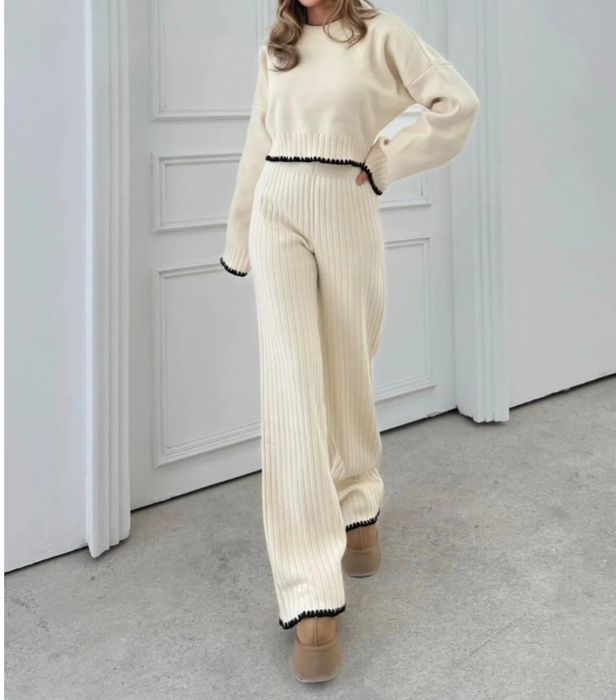 Vand set tricot dama ..Mărime Universala. Potrivit pentru..S,M,L,XL